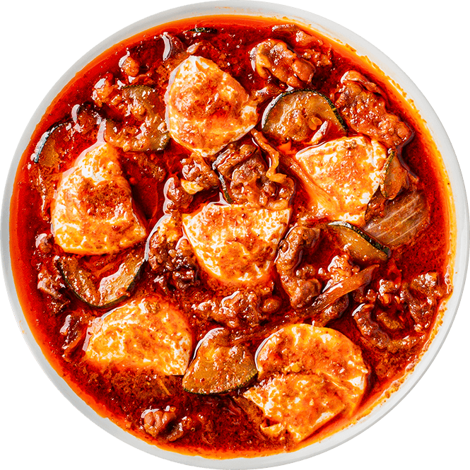 순두부찌개가 담긴 큰 접시 사진